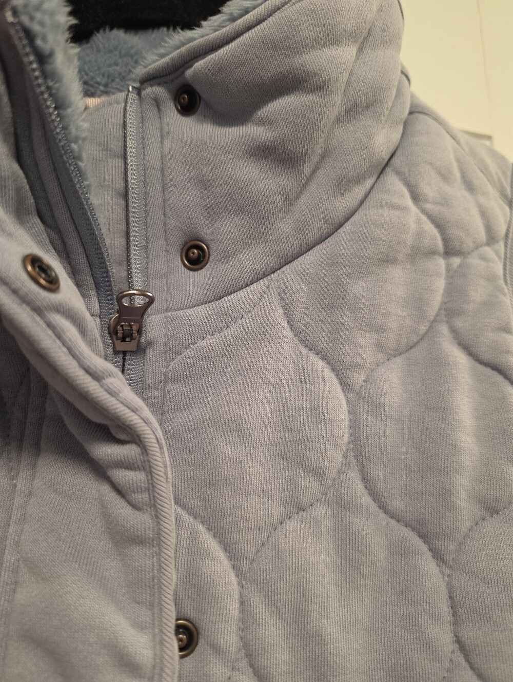 CALIA Cropped Vest - Picture 4 of 6